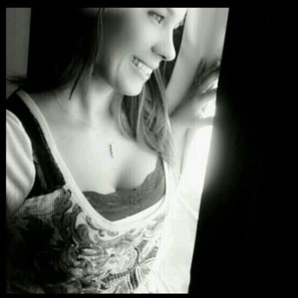 Meet your Posher, Naomi - Picture 1 of 1